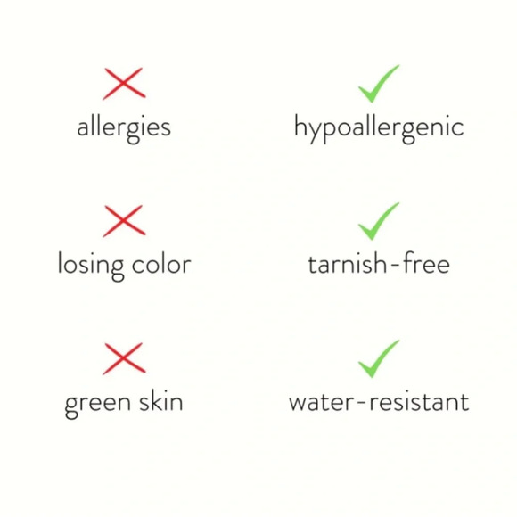 Starfish and Shells 18K Gold Stainless Steel Necklace - Picture 9 of 11